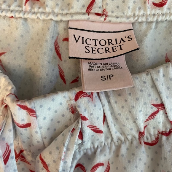Victoria's Secret Red and White Heart Patterned Pajamas Set. - Picture 1 of 7
